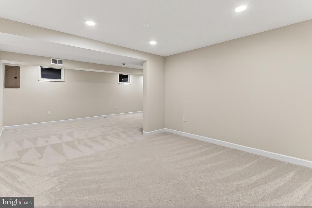 8011 LYNNFIELD DRIVE