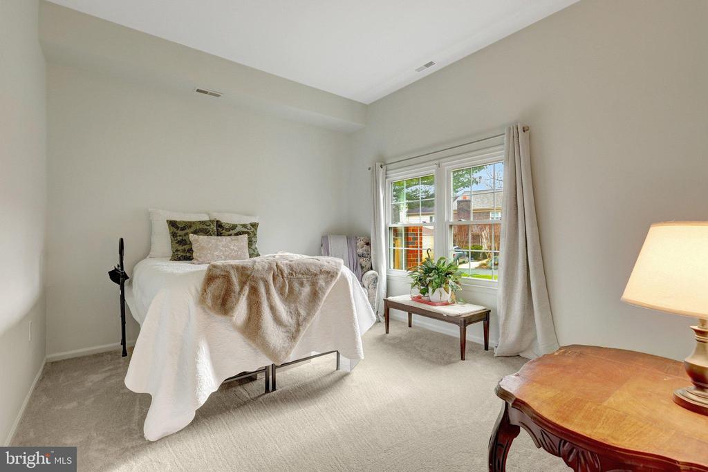 1008 MOORE SW