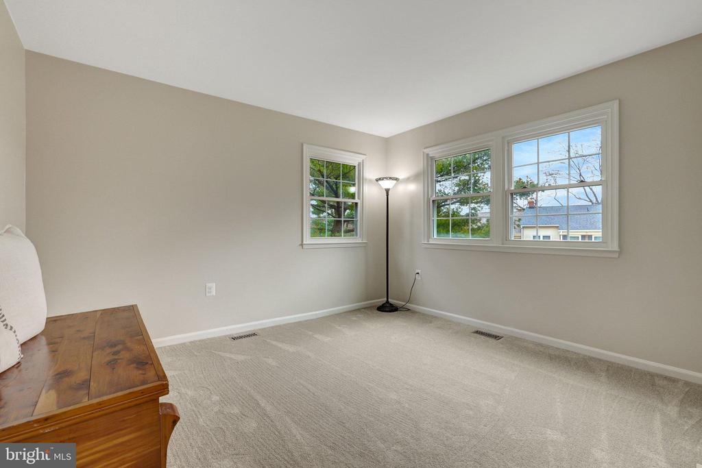 1008 MOORE SW