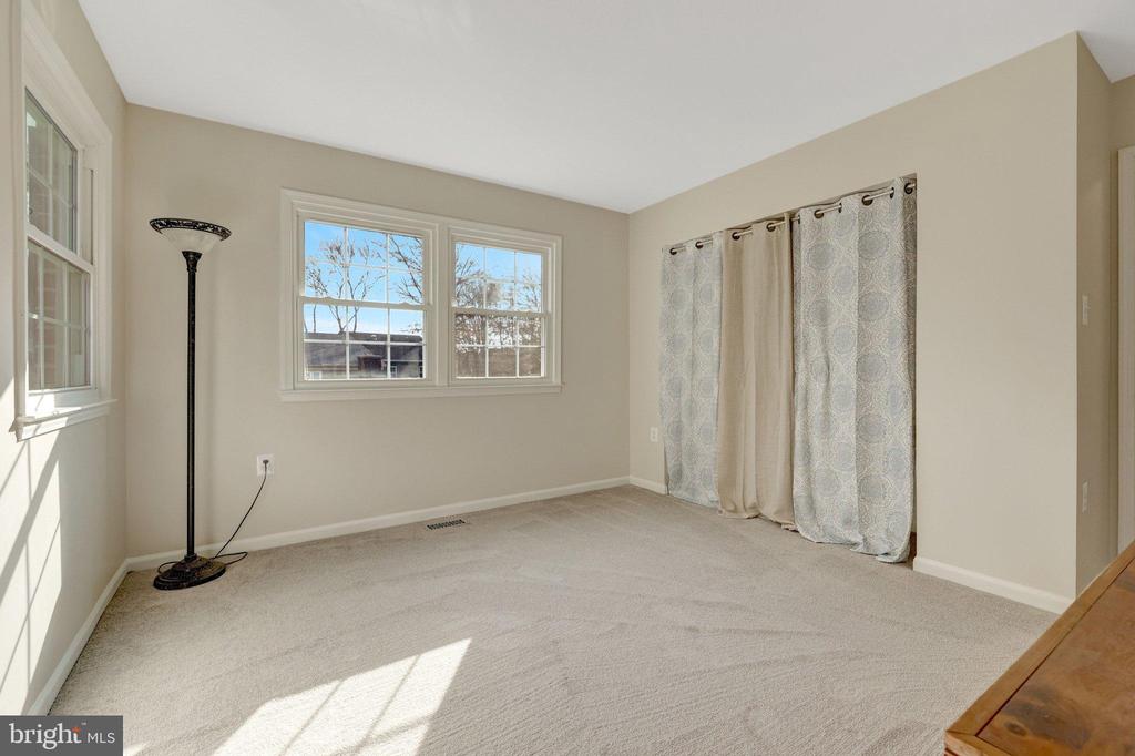 1008 MOORE SW