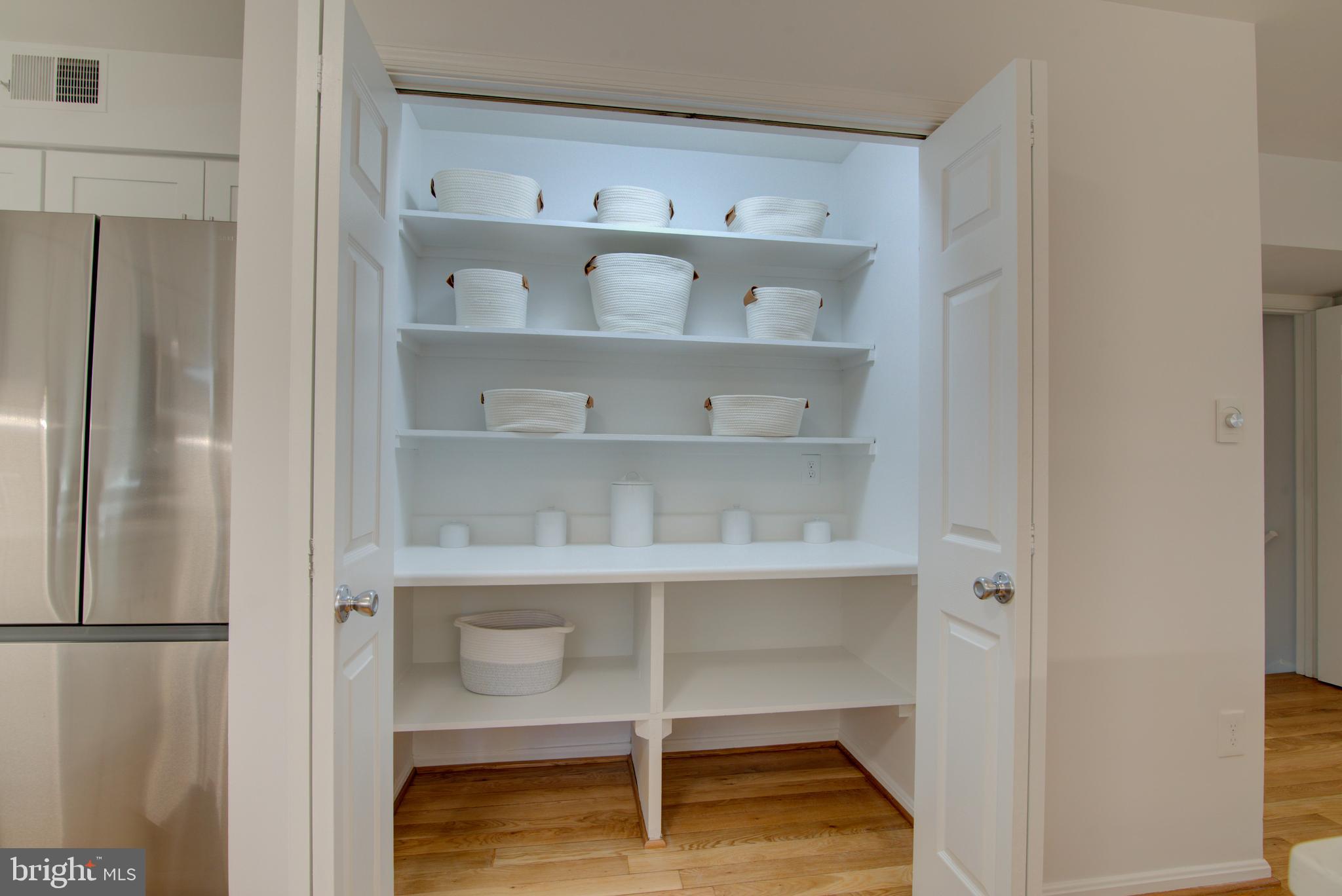 929 HOLLY CREEK DRIVE