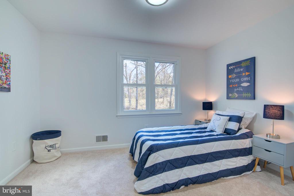 929 HOLLY CREEK DRIVE
