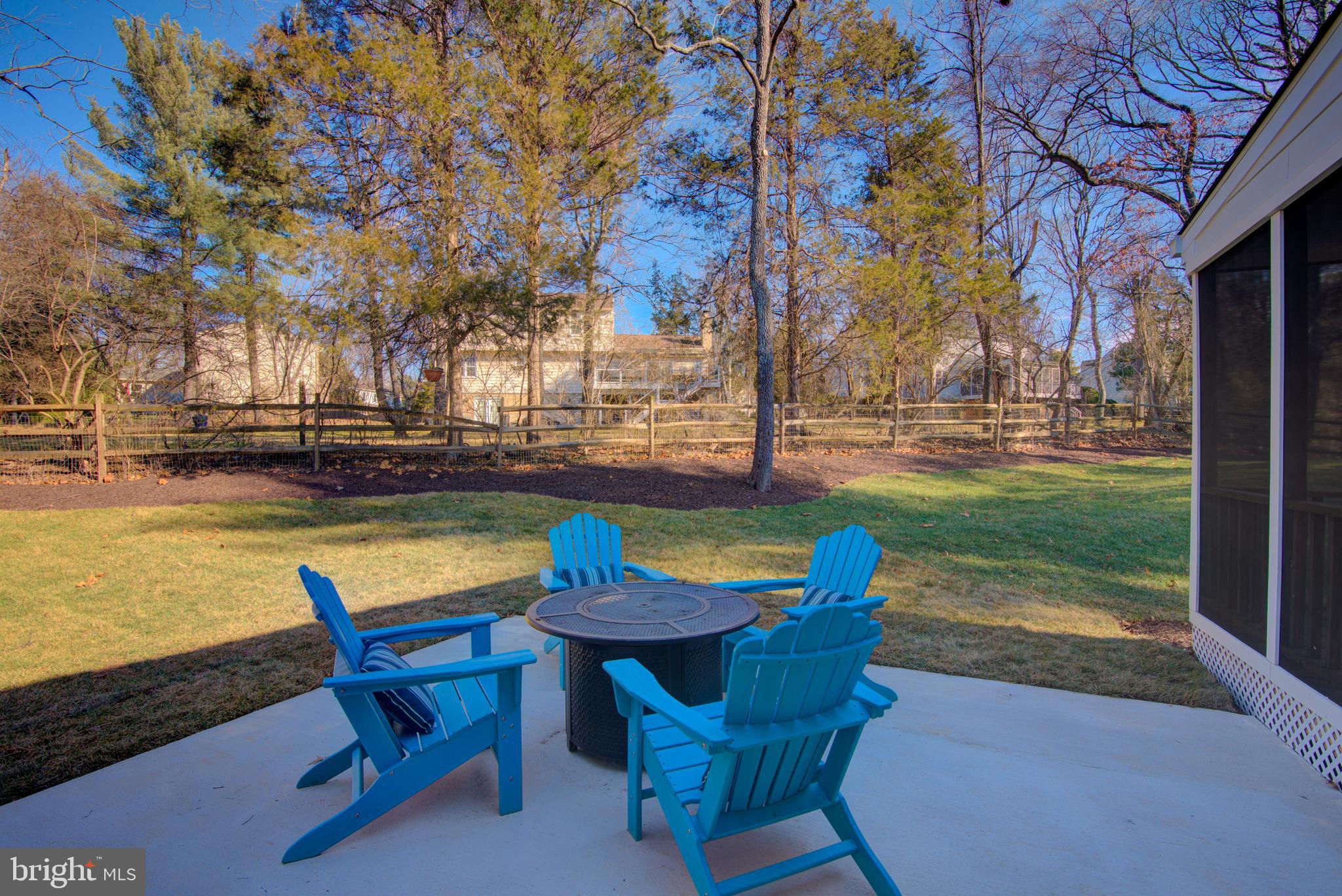 929 HOLLY CREEK DRIVE