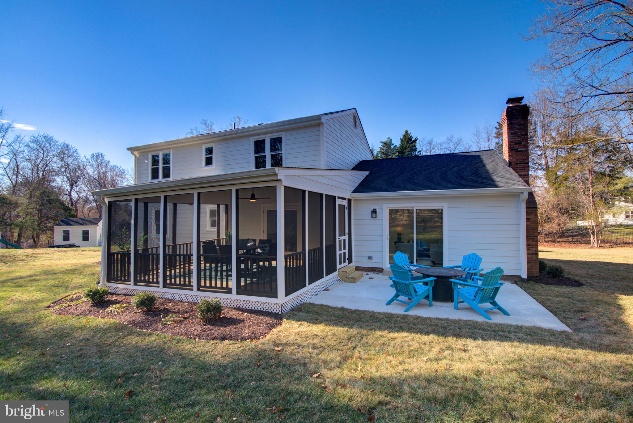 929 HOLLY CREEK DRIVE