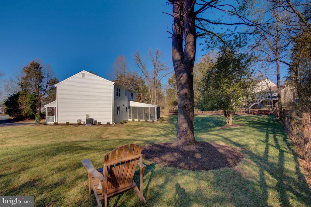 929 HOLLY CREEK DRIVE