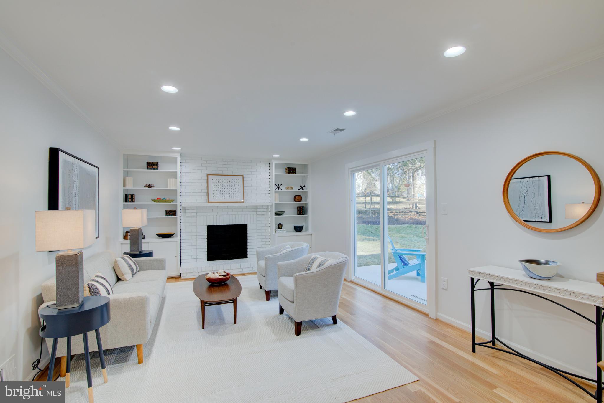 929 HOLLY CREEK DRIVE