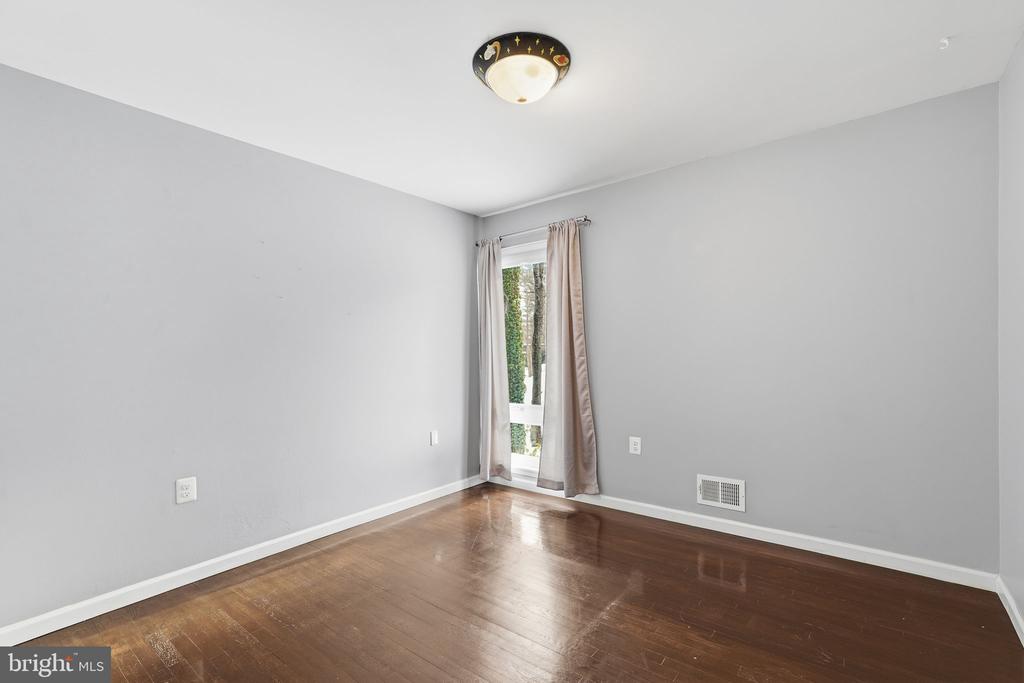 1411 ALDENHAM LANE
