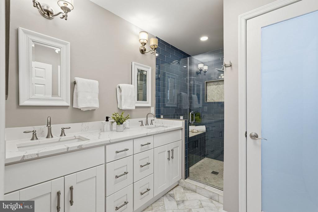 1411 ALDENHAM LANE