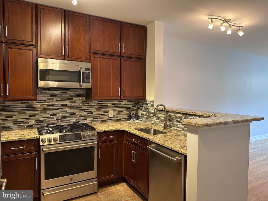 1625 INTERNATIONAL DRIVE 114