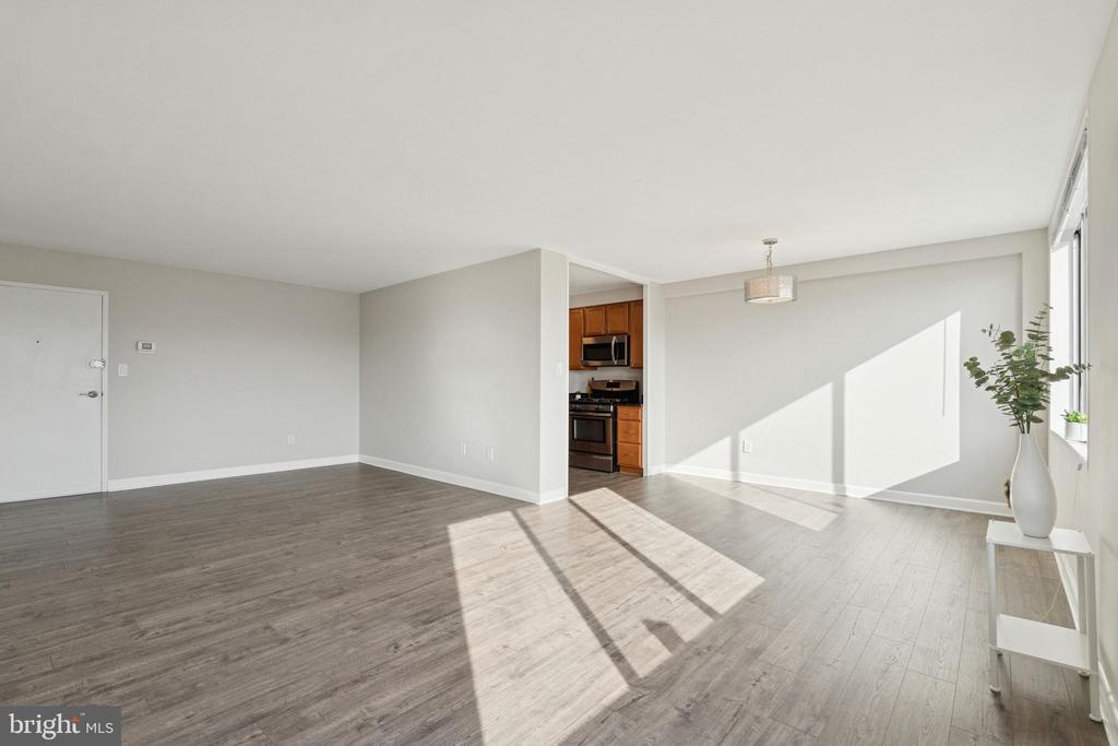 6621 WAKEFIELD DRIVE 713