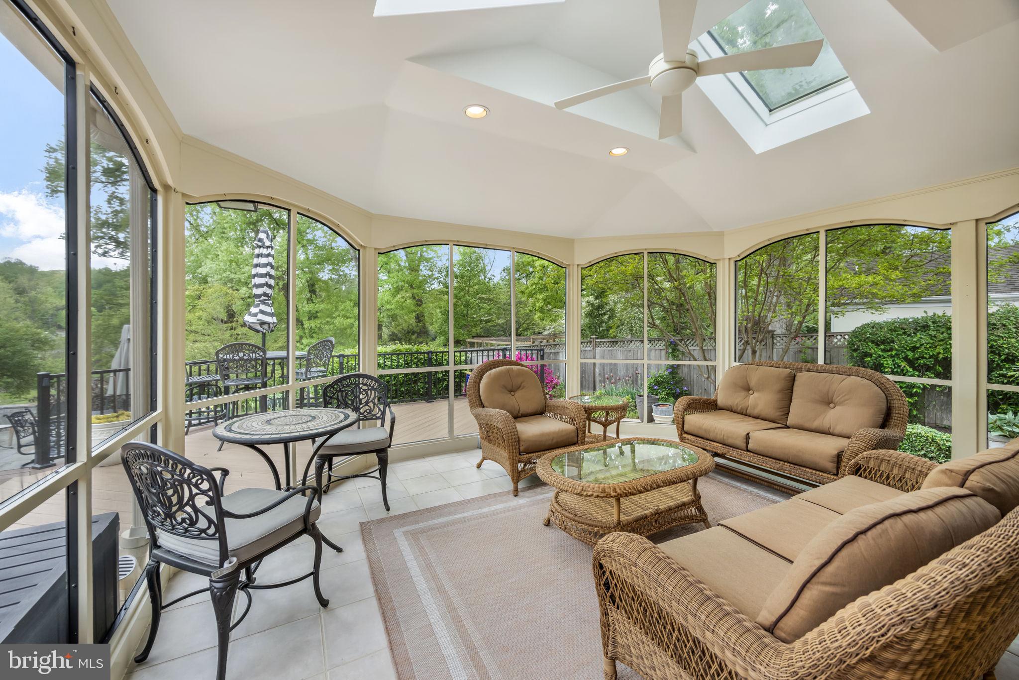 3227 VALLEY LANE
