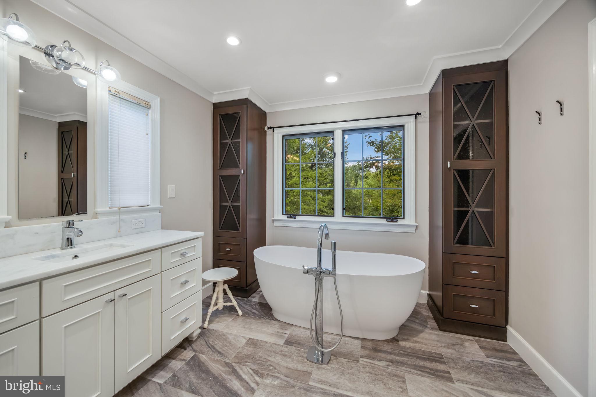 3227 VALLEY LANE