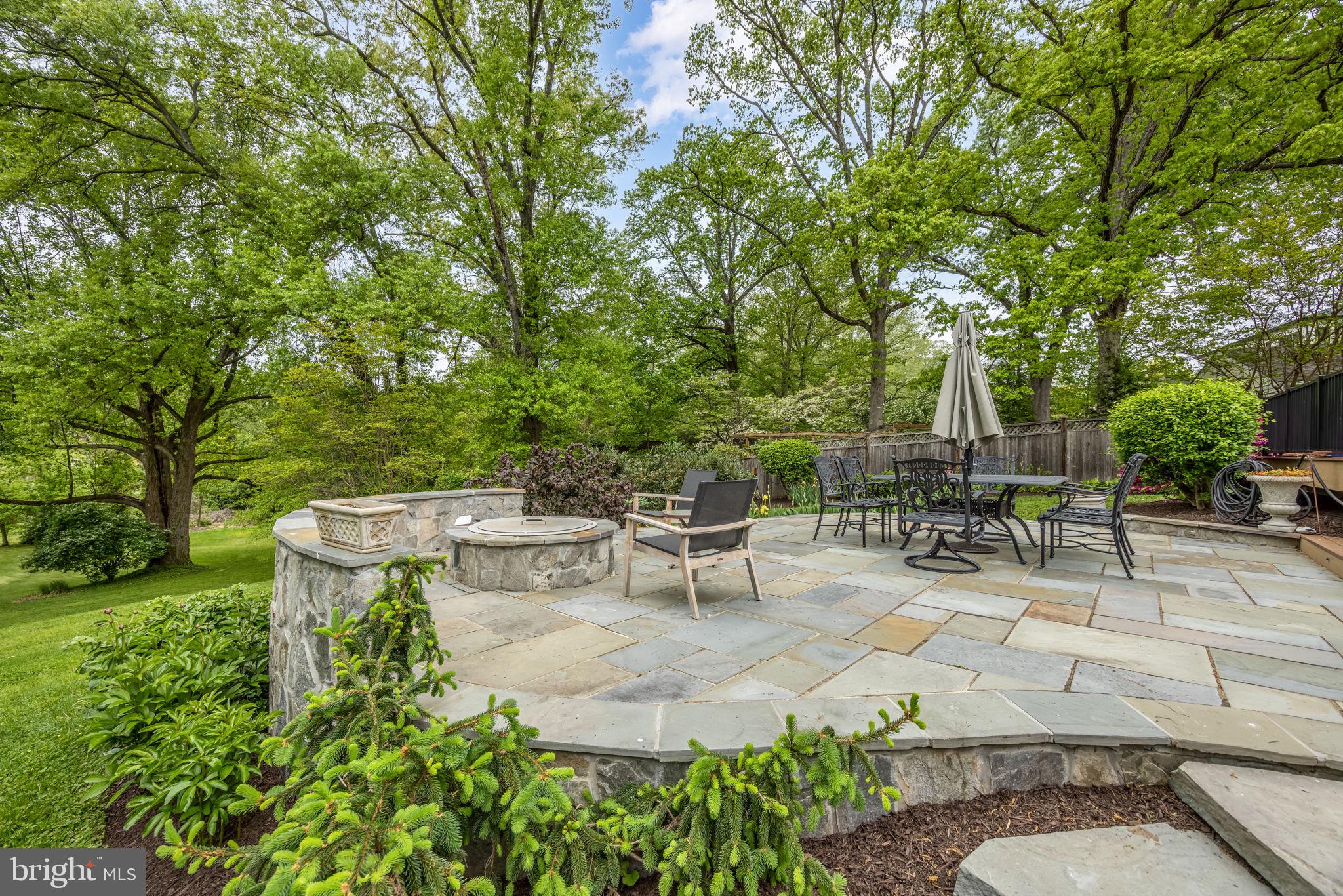 3227 VALLEY LANE