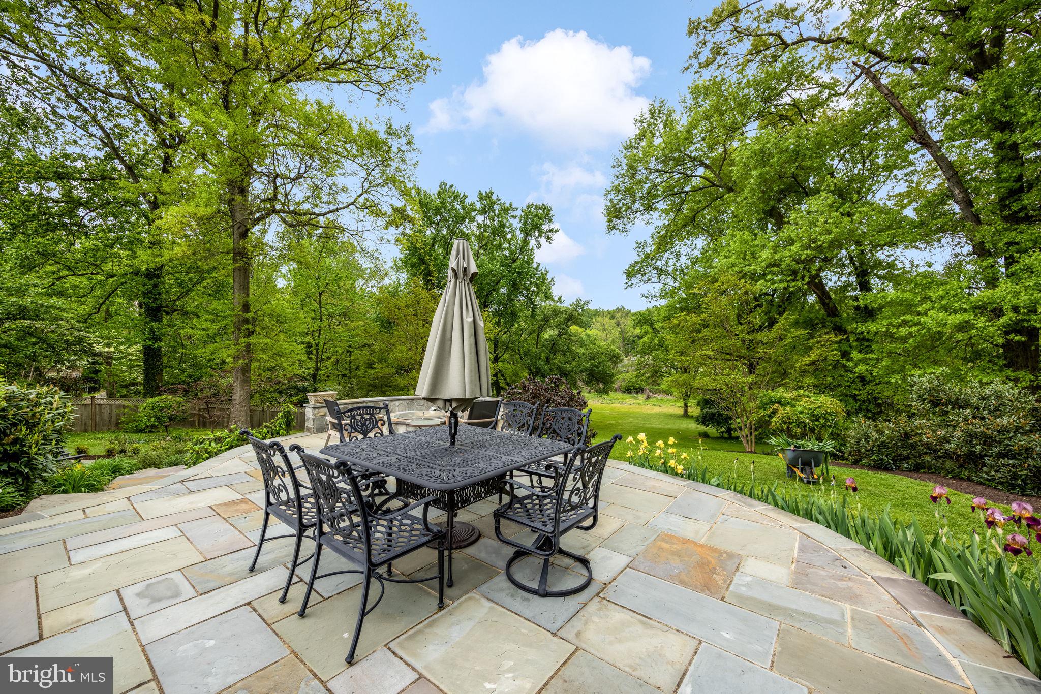 3227 VALLEY LANE