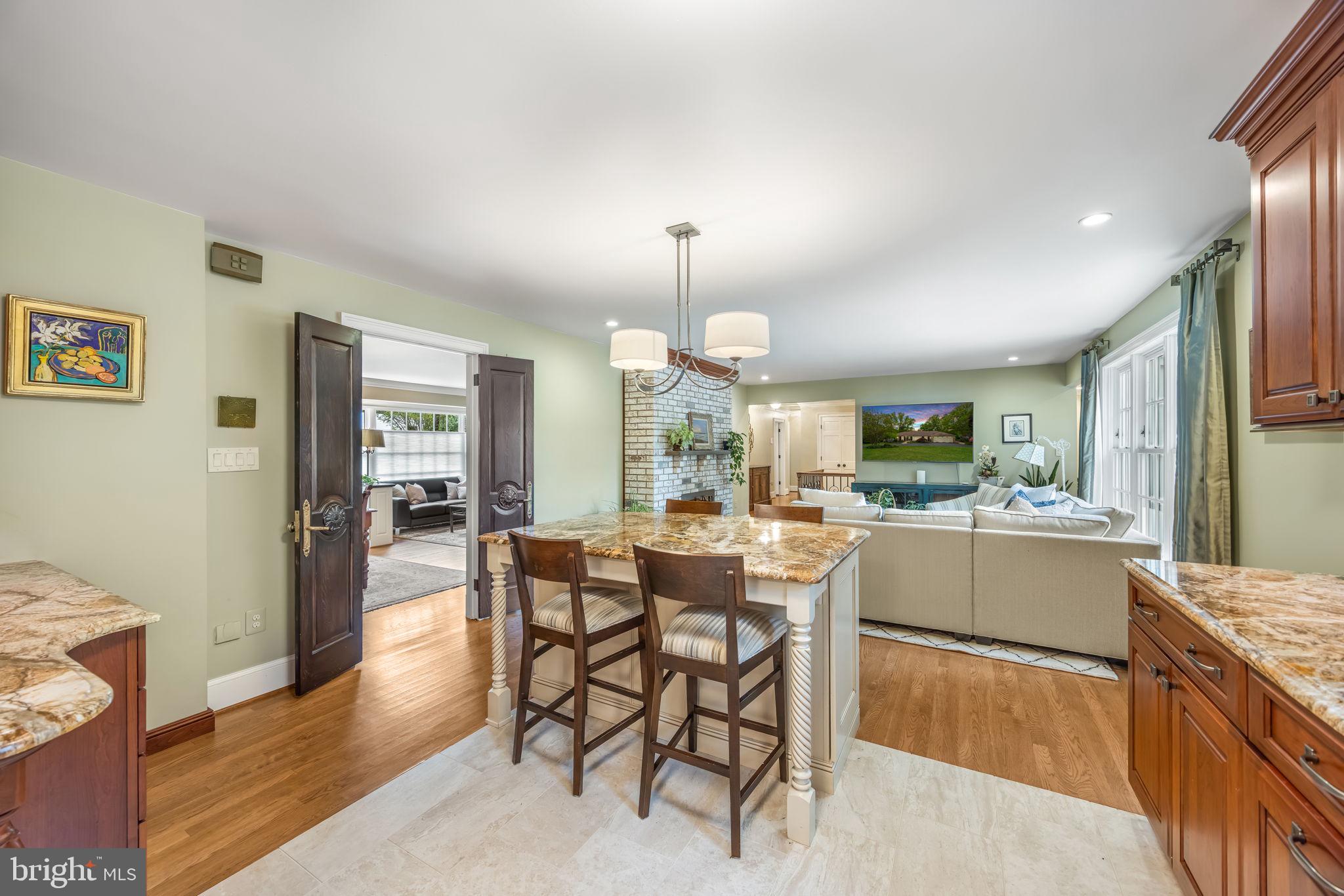 3227 VALLEY LANE