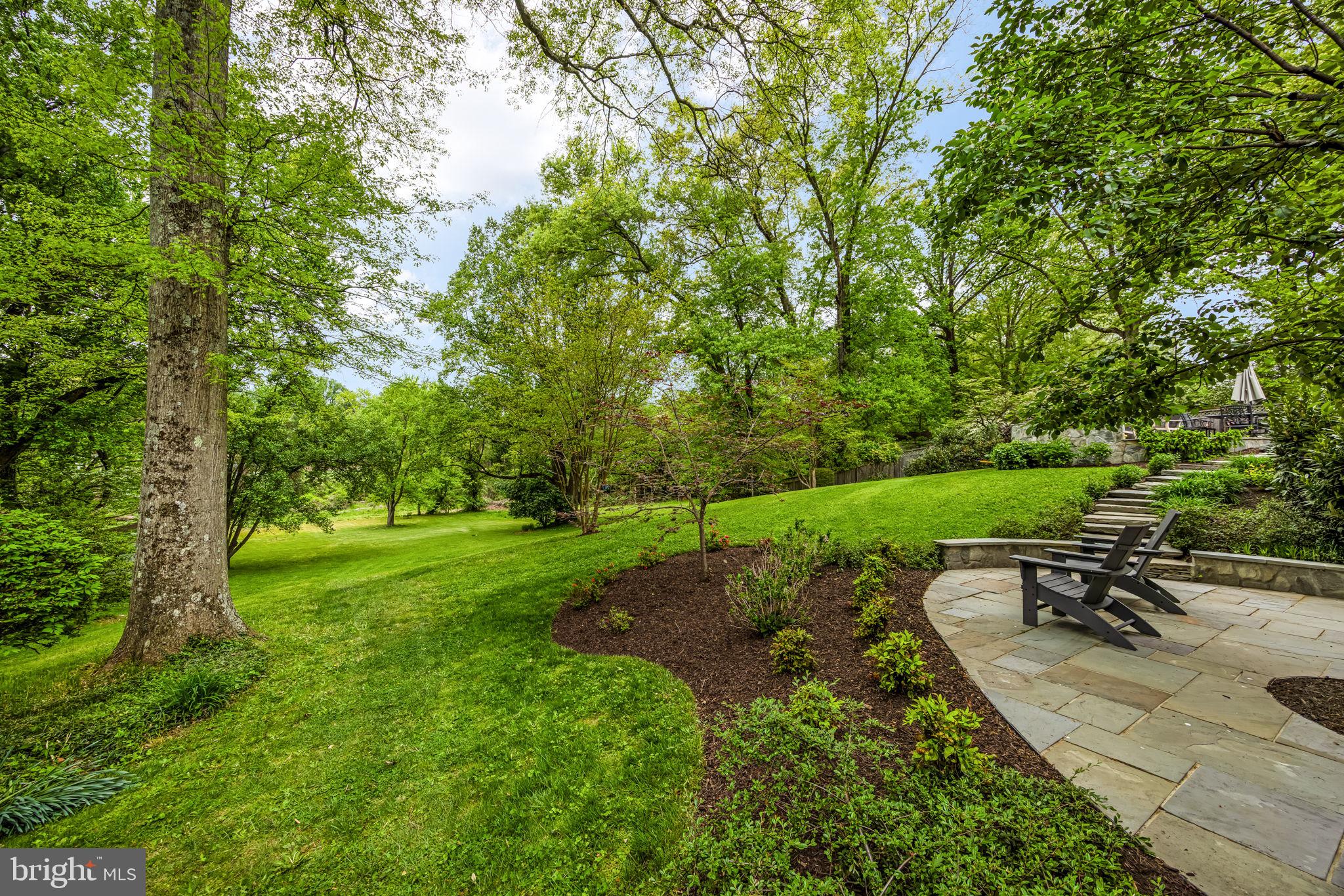 3227 VALLEY LANE