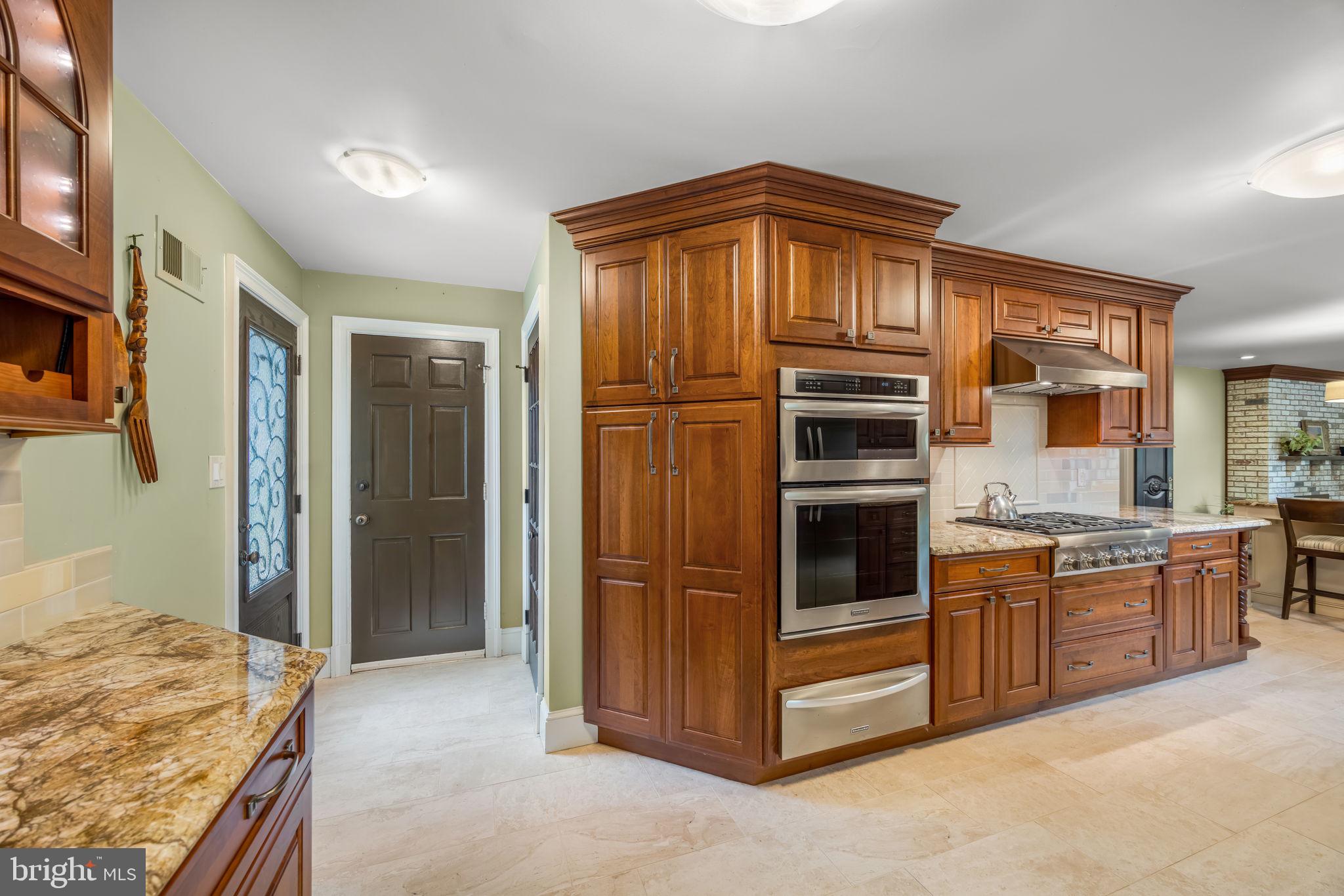 3227 VALLEY LANE