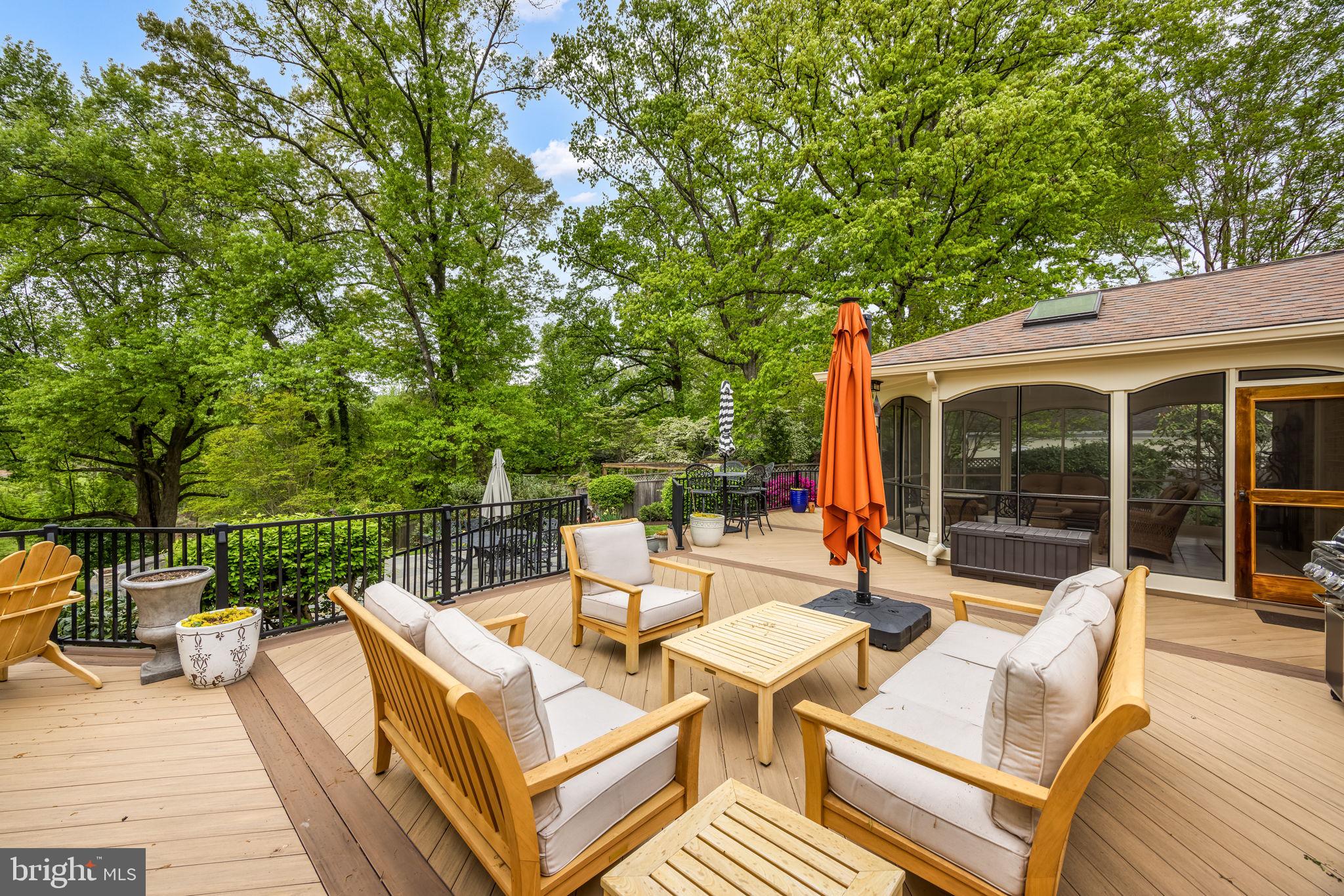 3227 VALLEY LANE