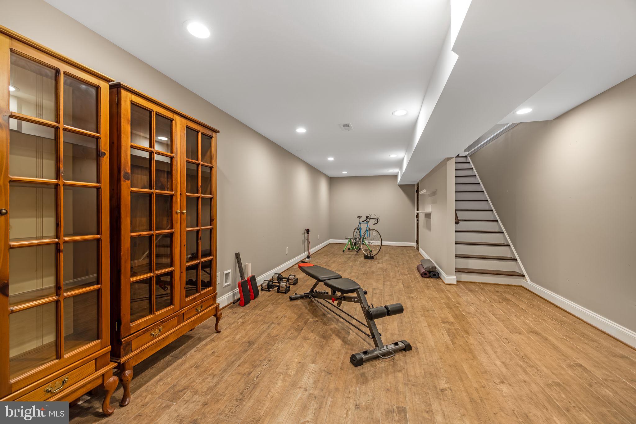 3227 VALLEY LANE