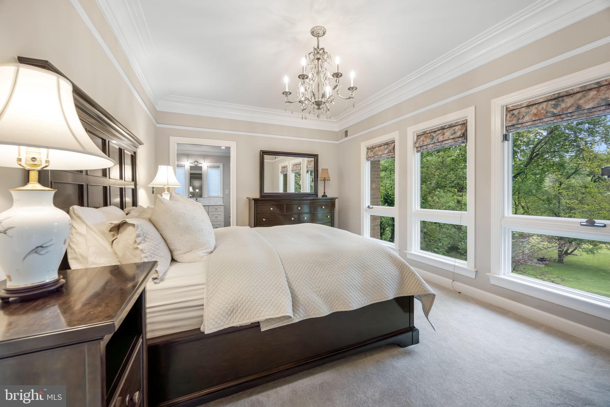 3227 VALLEY LANE
