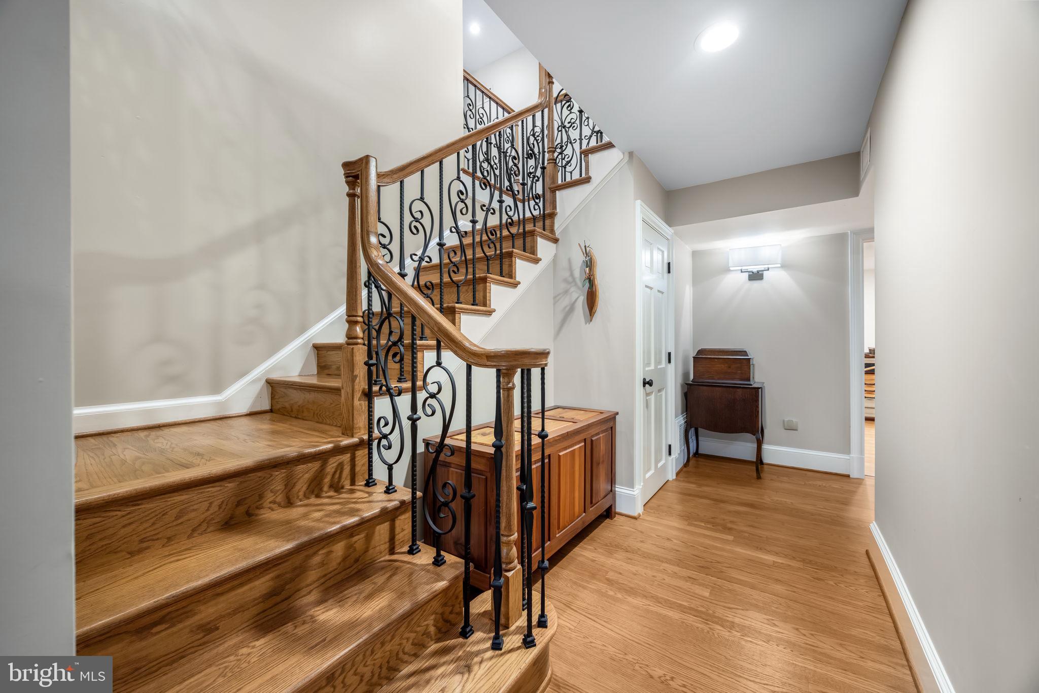3227 VALLEY LANE