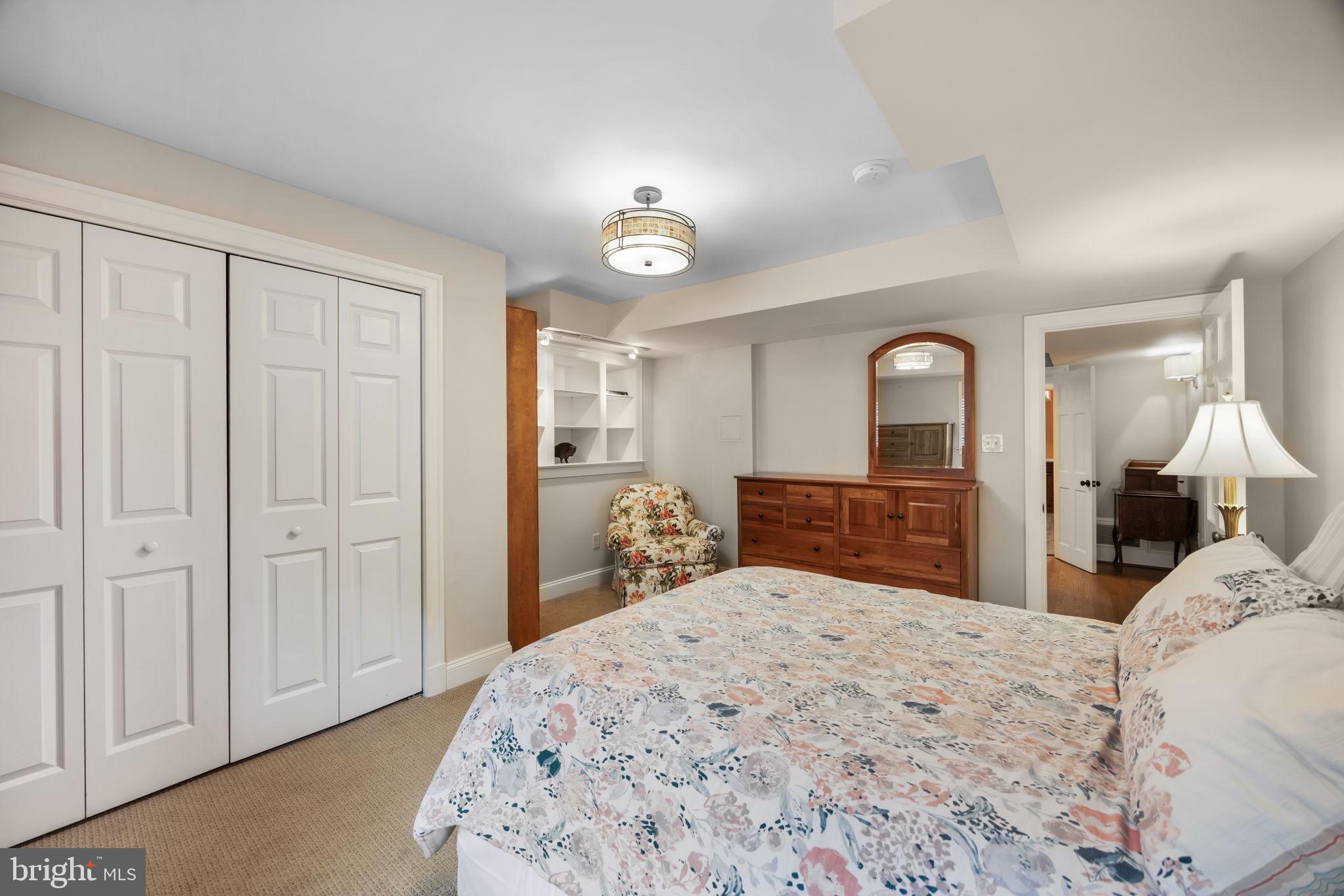 3227 VALLEY LANE