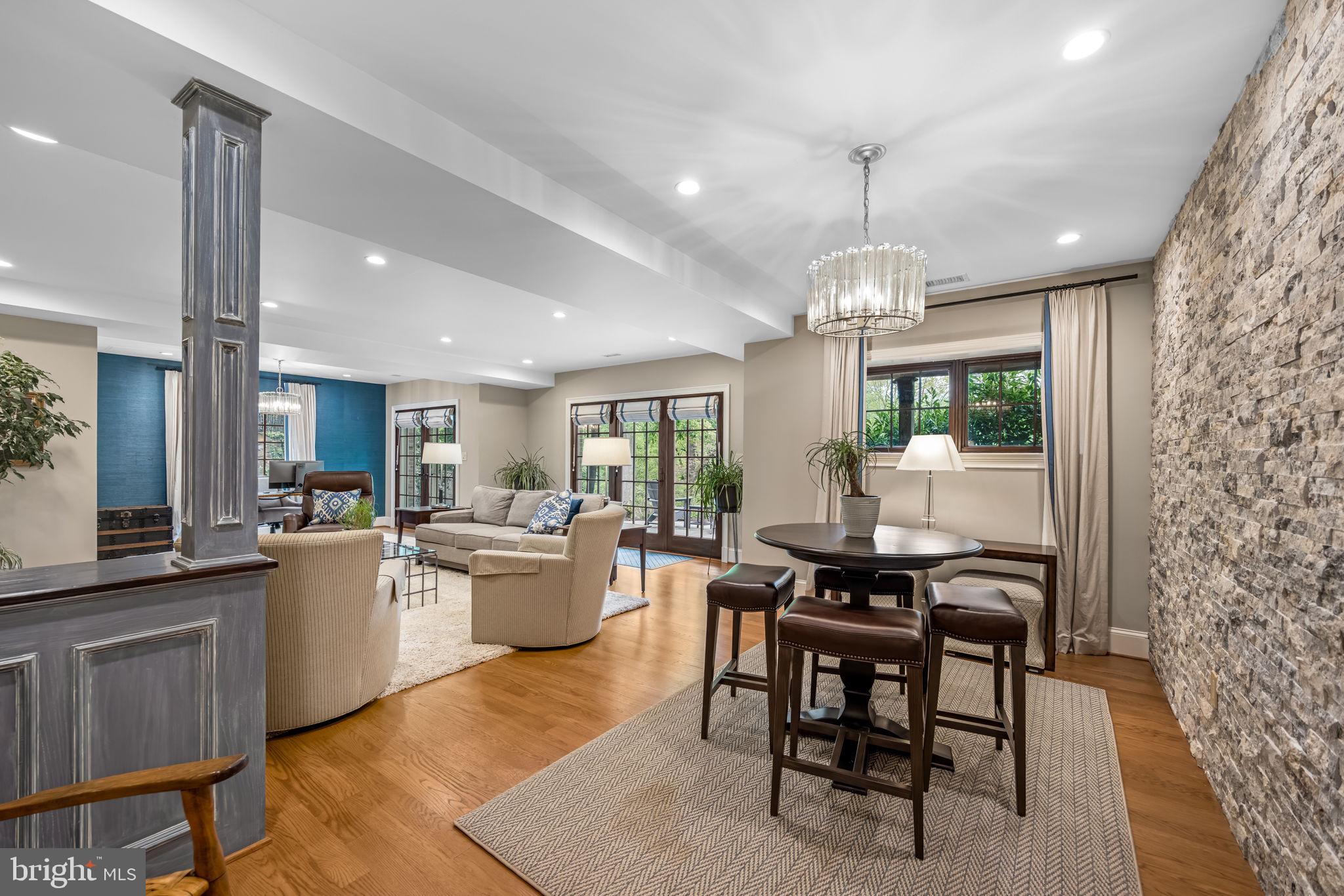 3227 VALLEY LANE