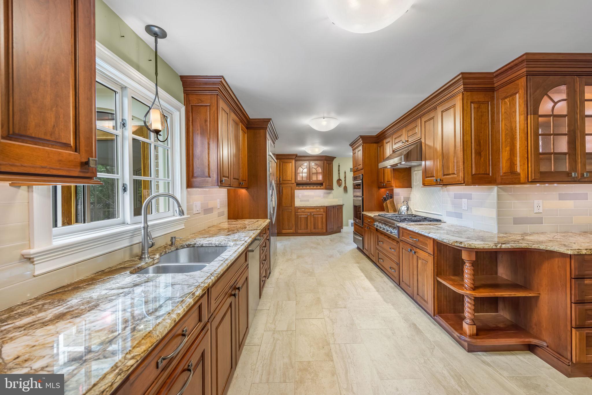 3227 VALLEY LANE