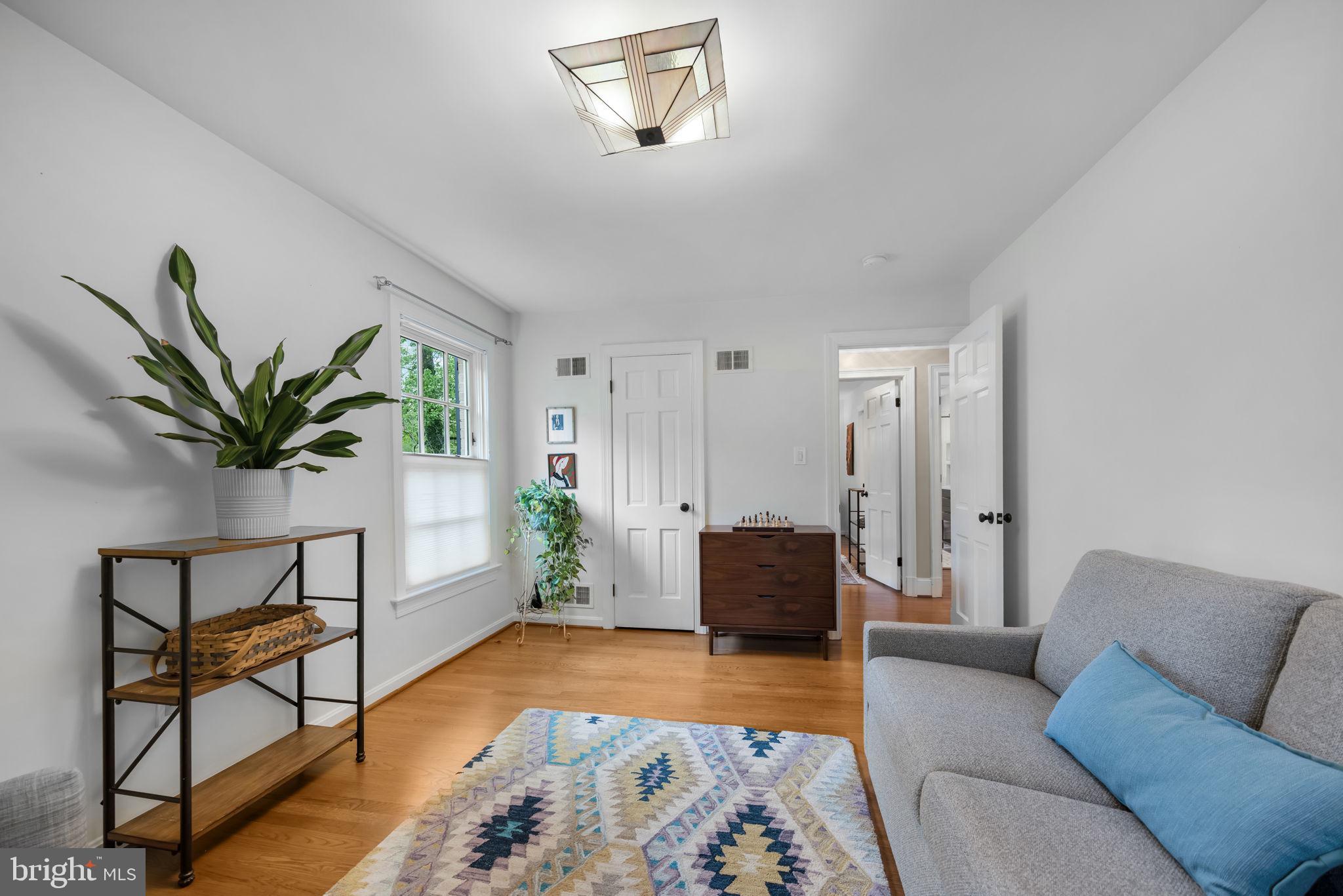 3227 VALLEY LANE