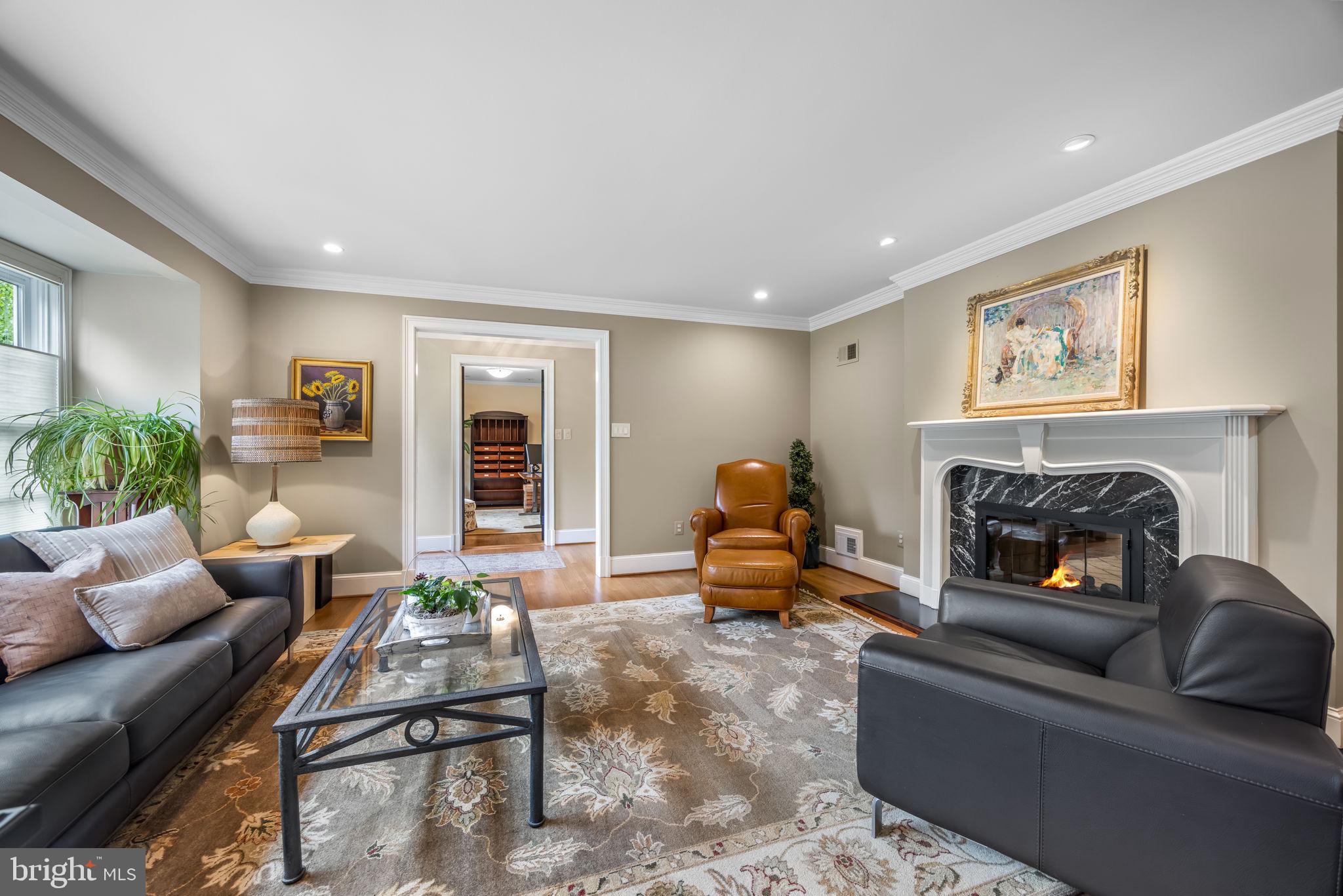 3227 VALLEY LANE