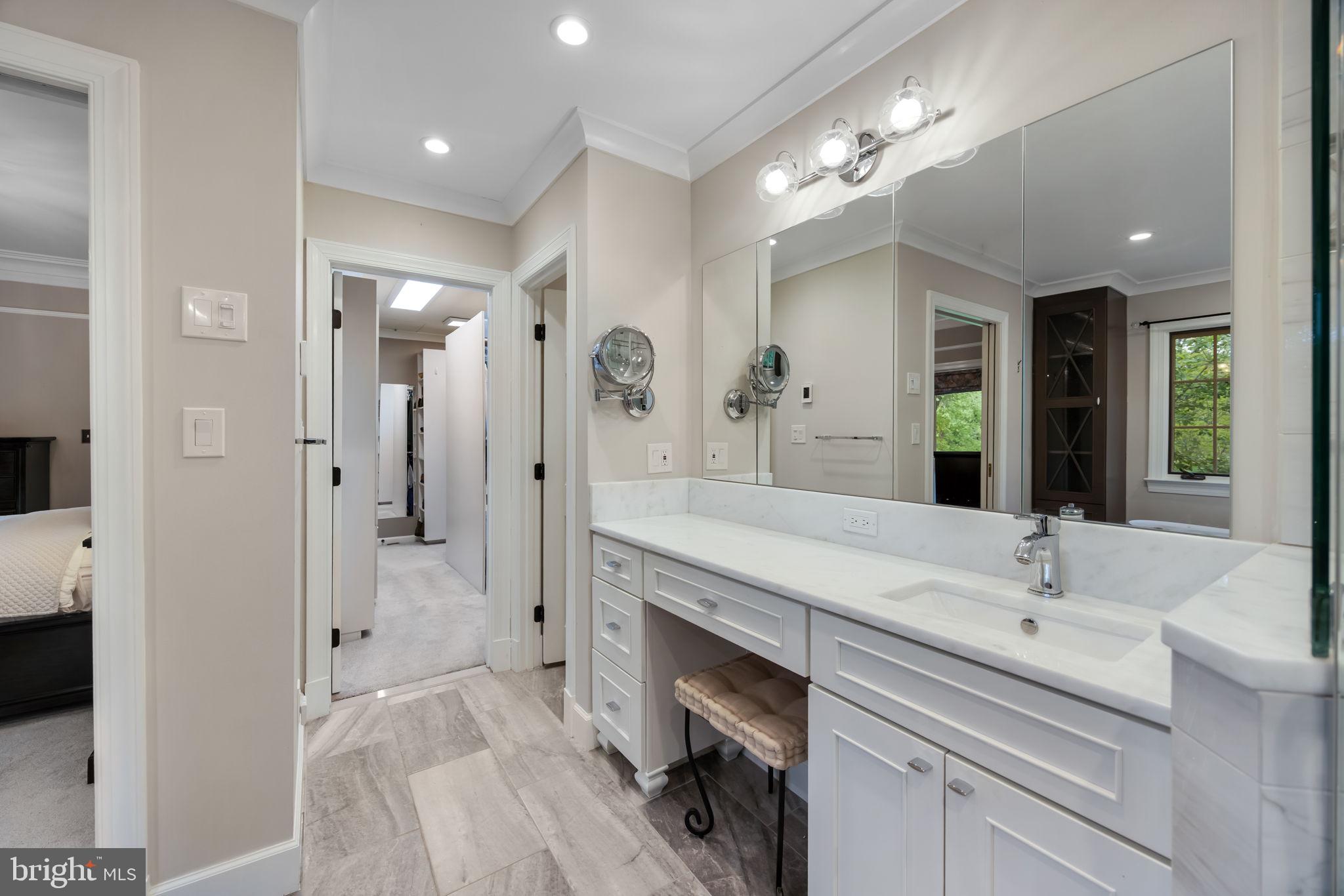 3227 VALLEY LANE