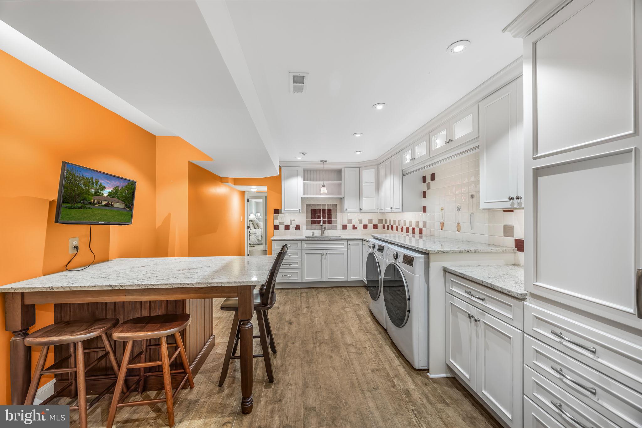 3227 VALLEY LANE