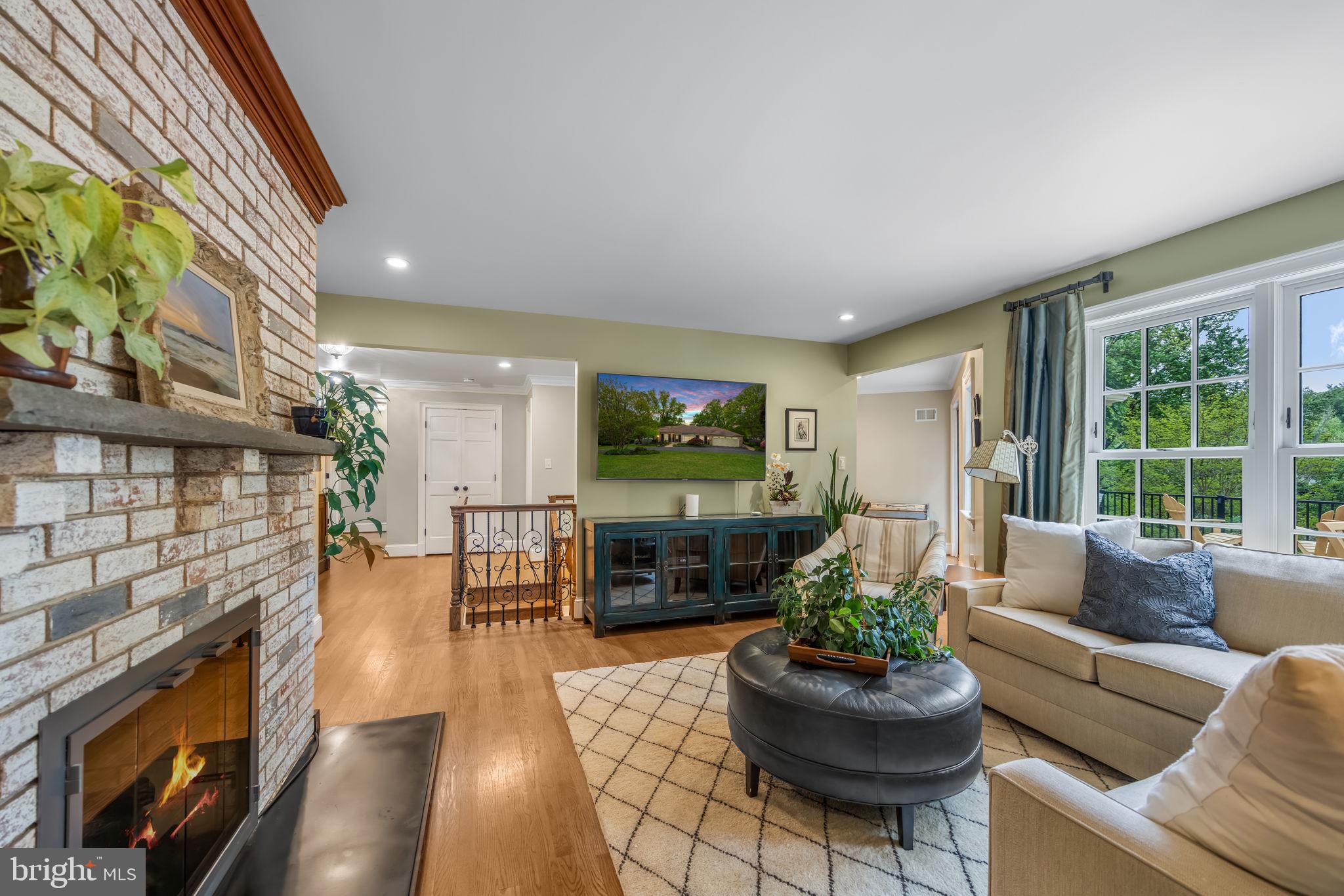 3227 VALLEY LANE