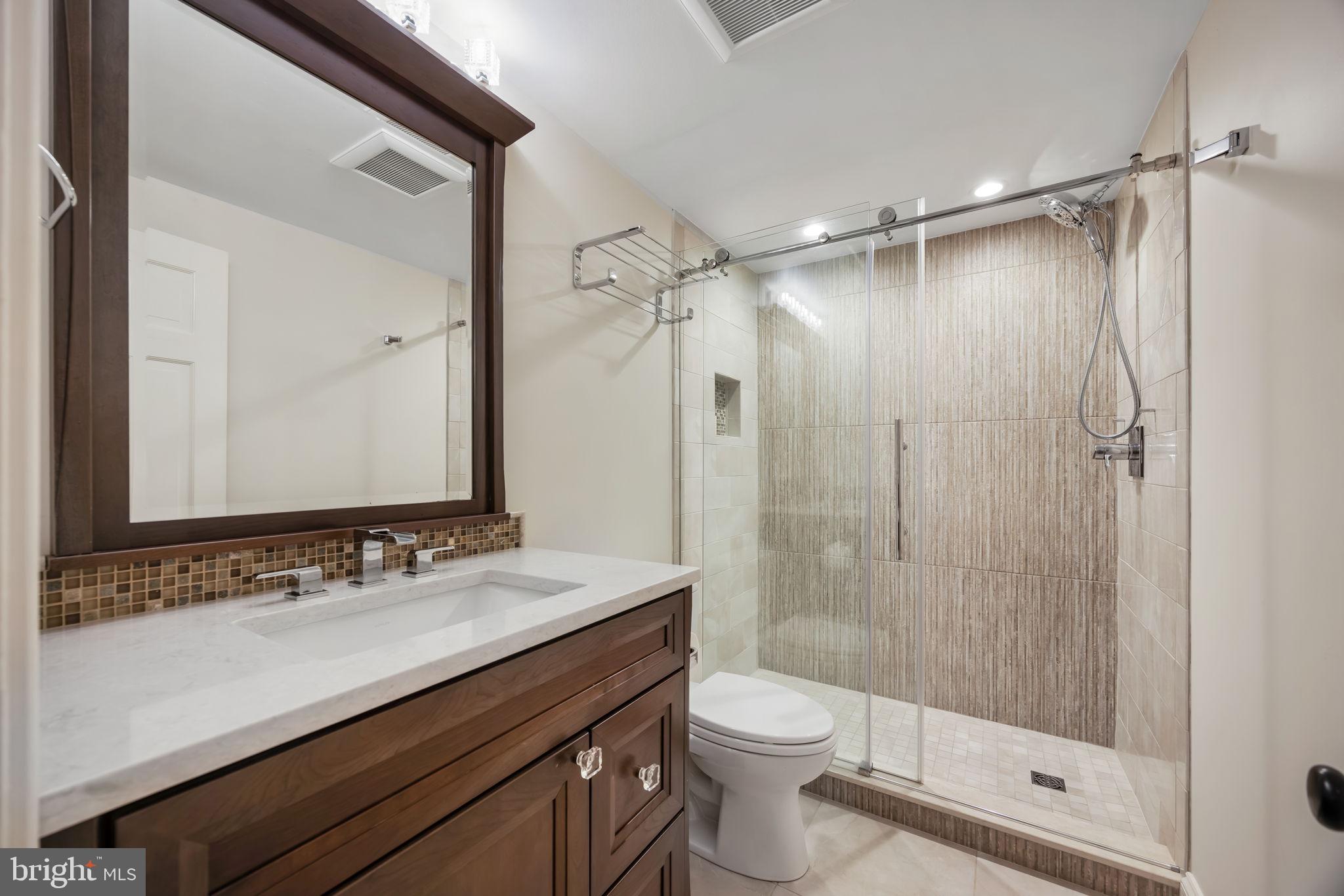 3227 VALLEY LANE
