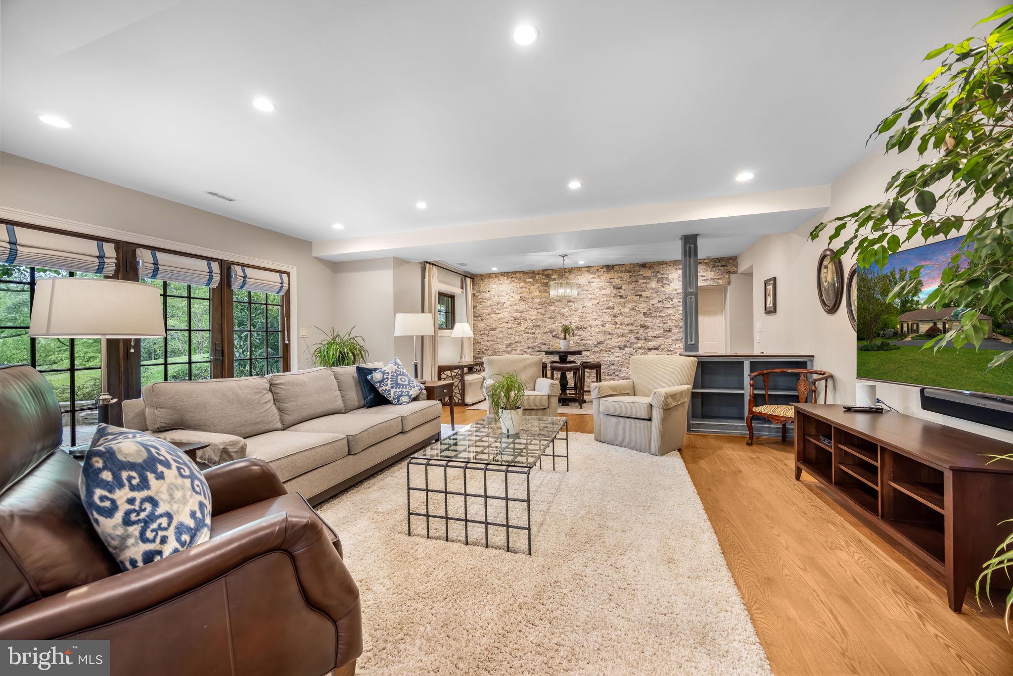 3227 VALLEY LANE