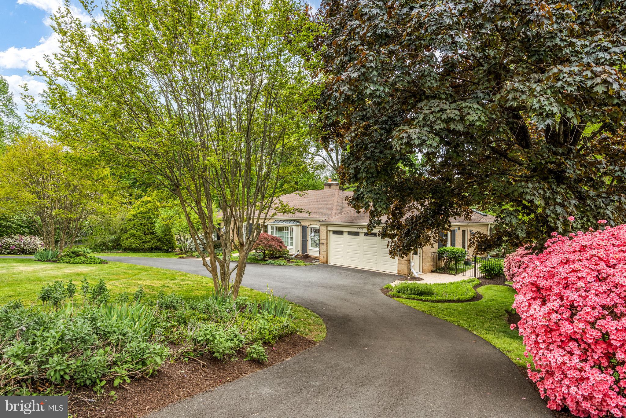 3227 VALLEY LANE