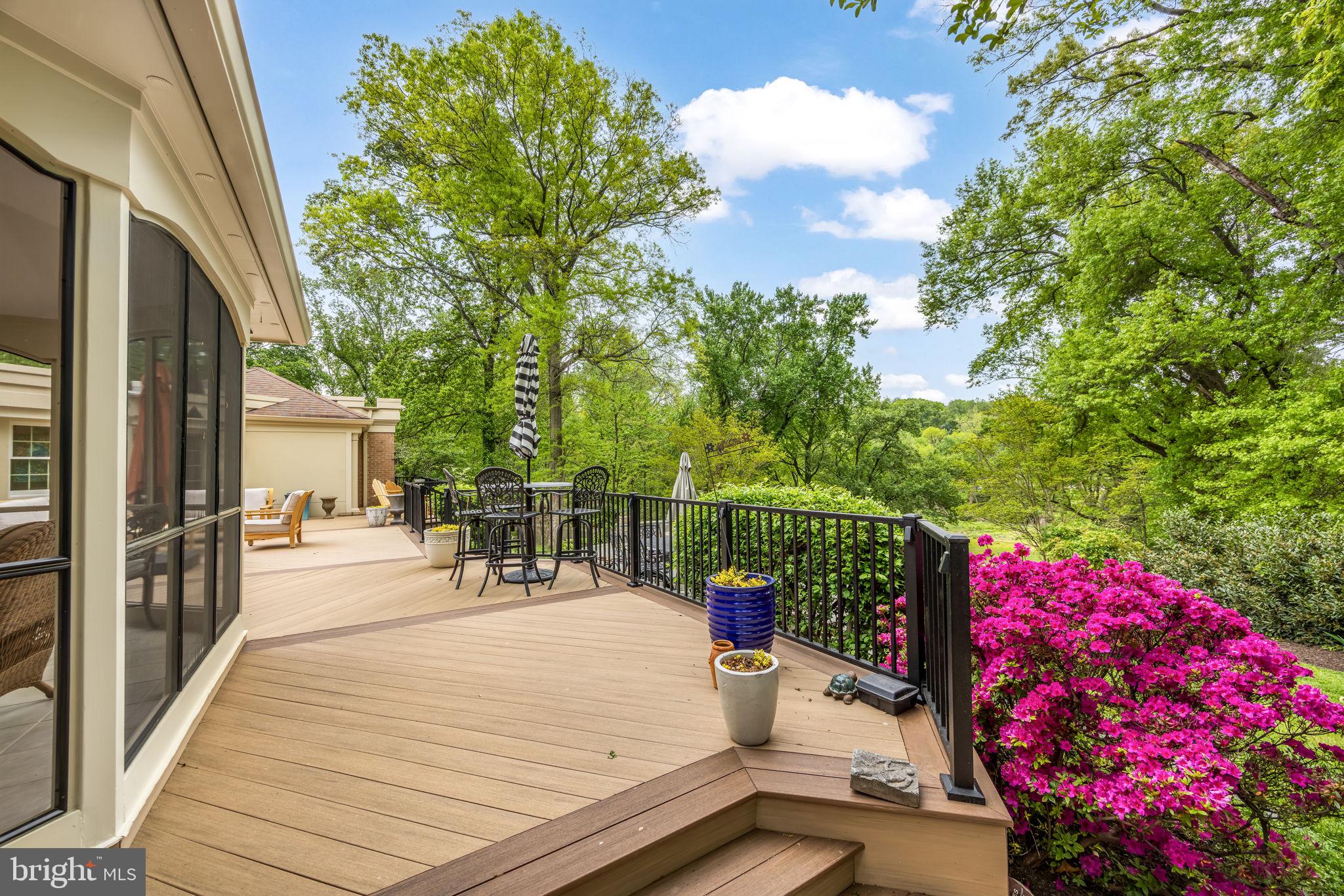 3227 VALLEY LANE