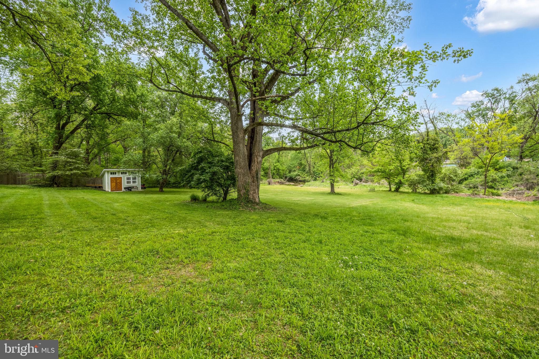 3227 VALLEY LANE
