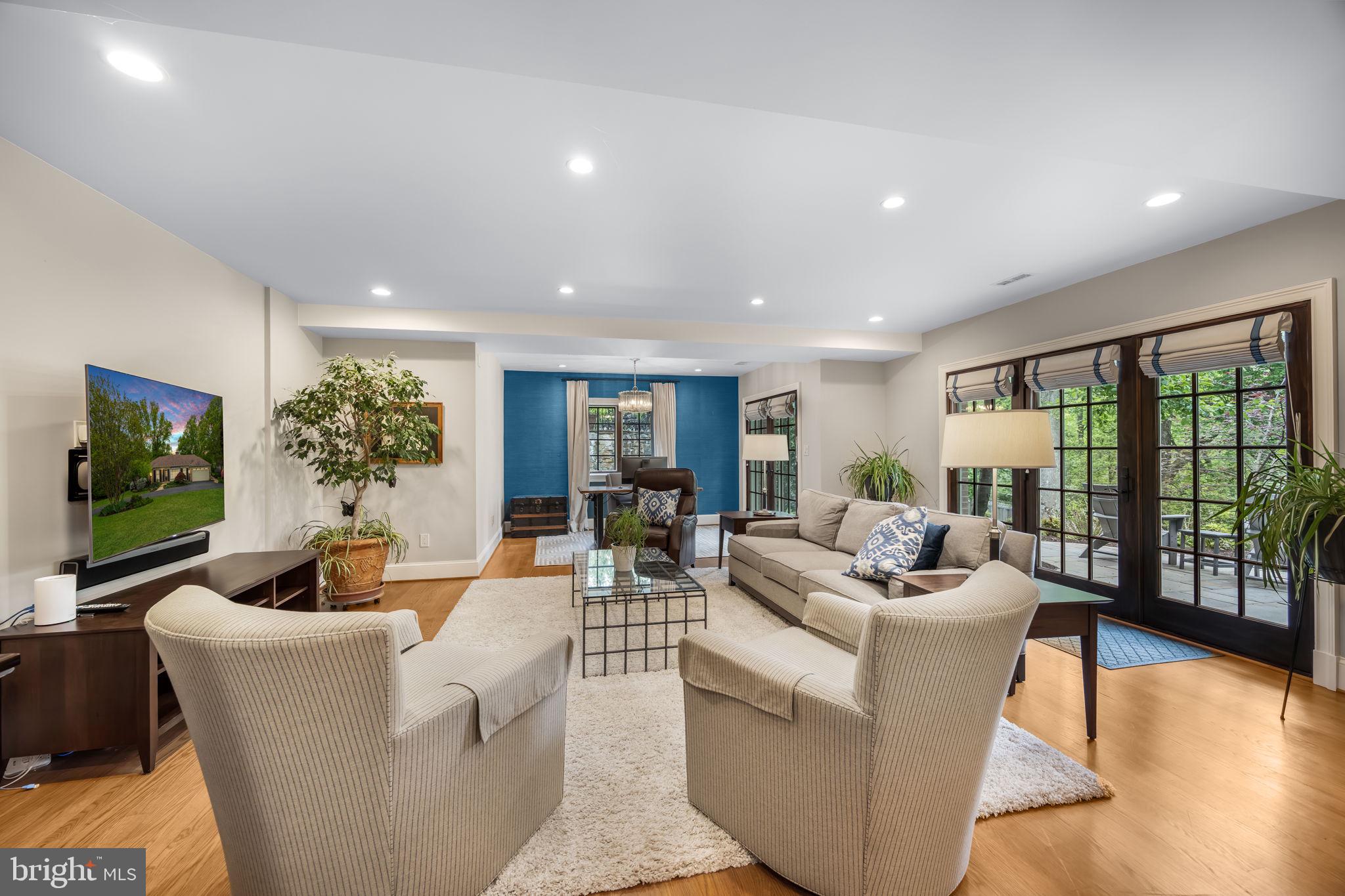 3227 VALLEY LANE