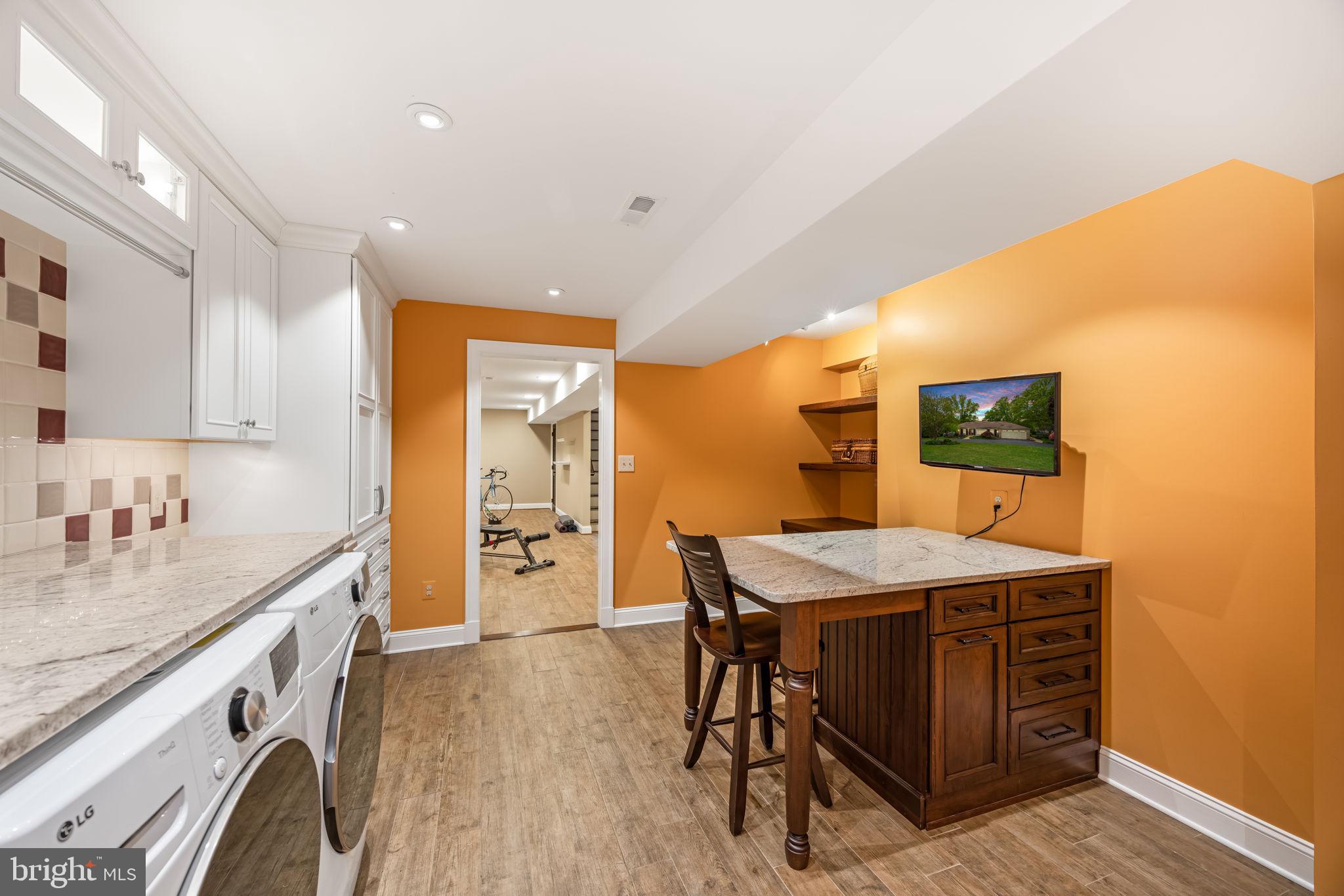 3227 VALLEY LANE
