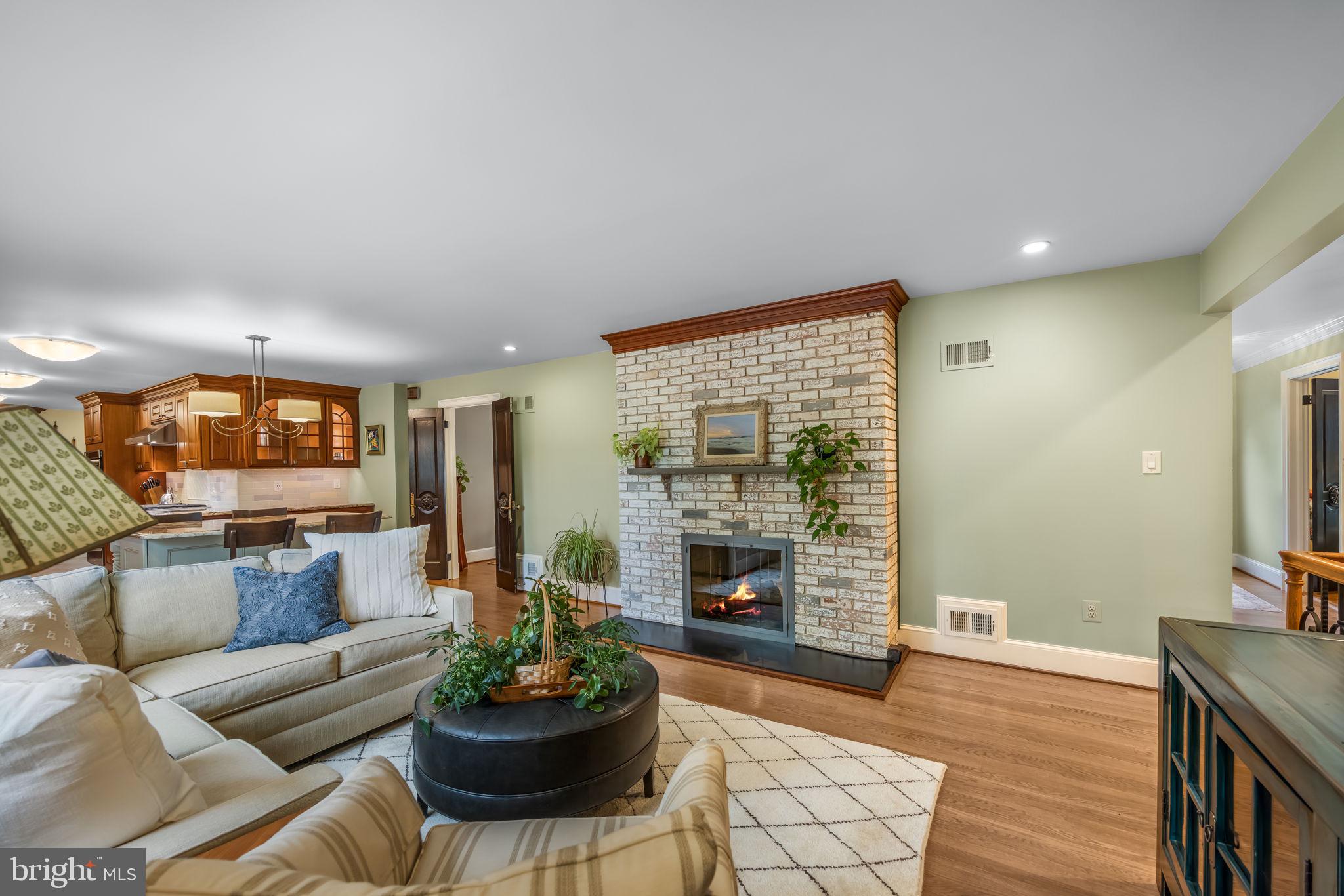 3227 VALLEY LANE