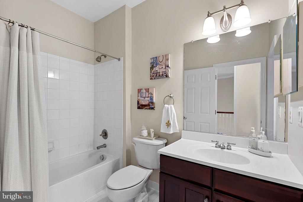 2467 CYPRESS GREEN LANE