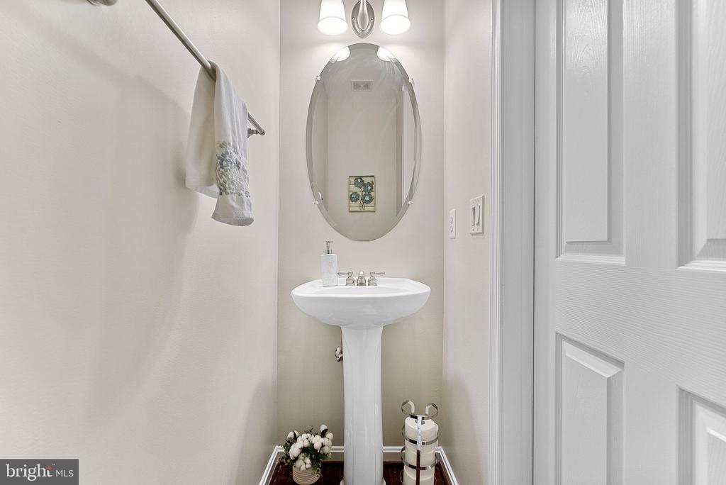 2467 CYPRESS GREEN LANE
