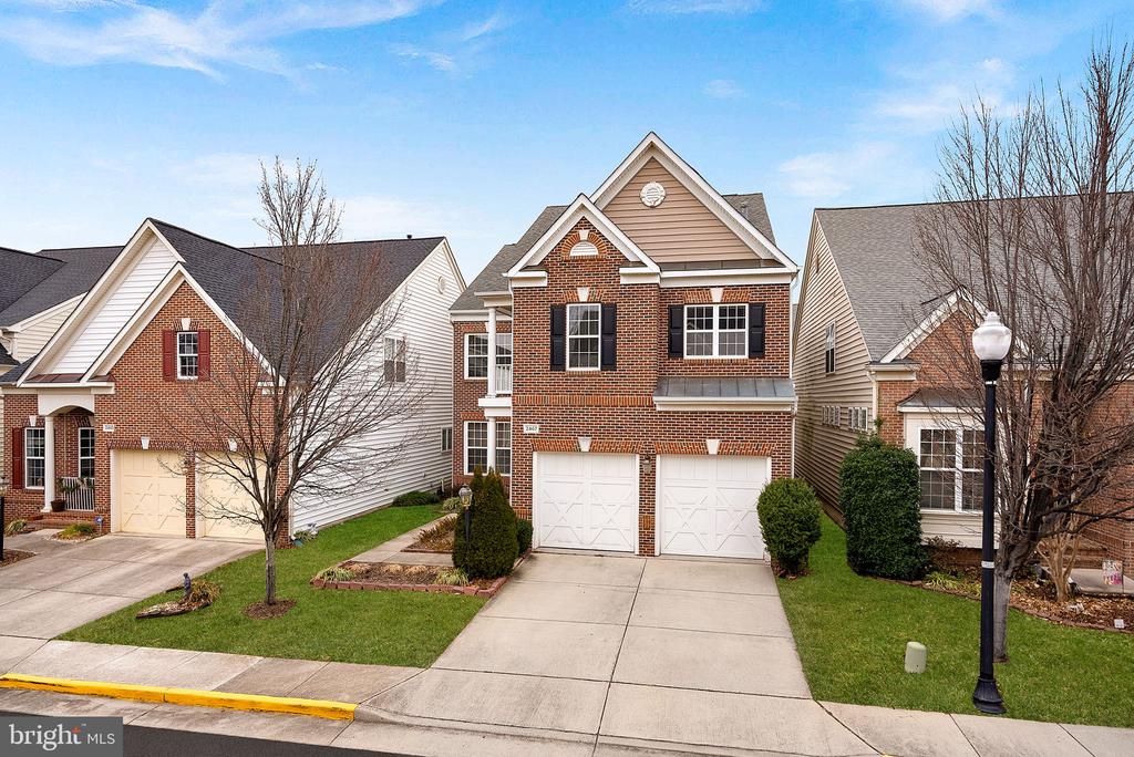 2467 CYPRESS GREEN LANE