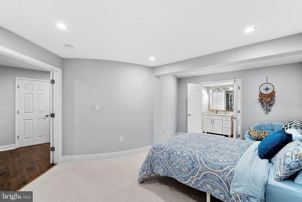 2467 CYPRESS GREEN LANE