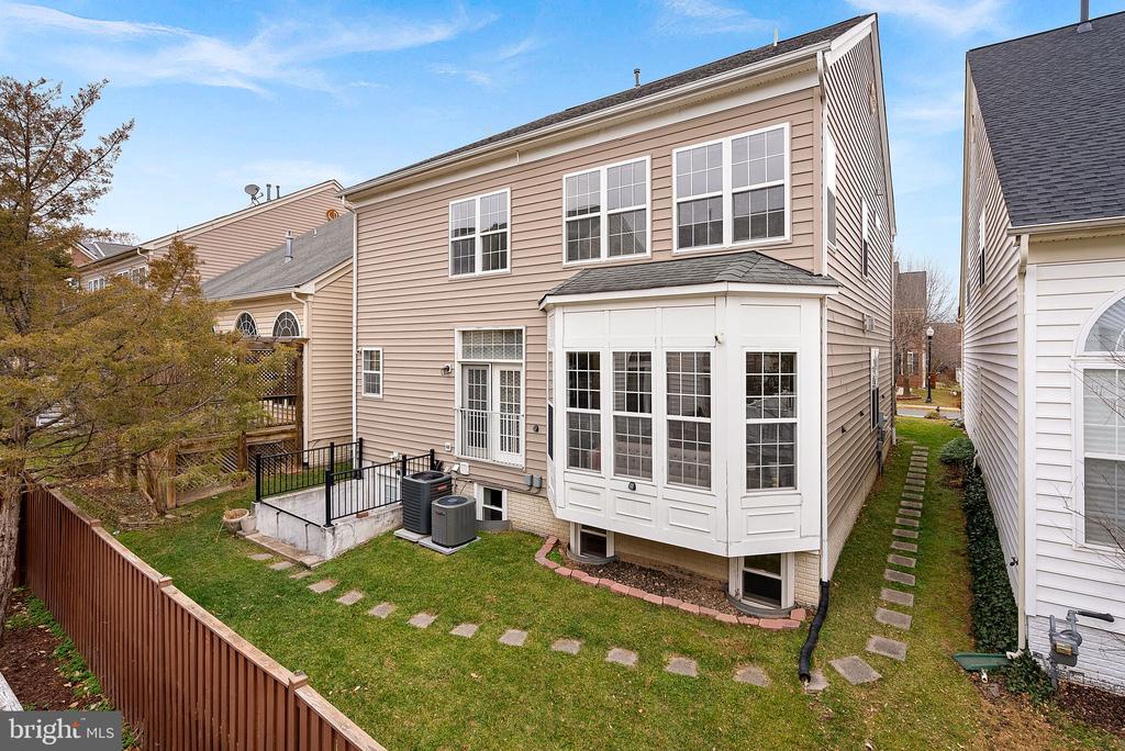 2467 CYPRESS GREEN LANE