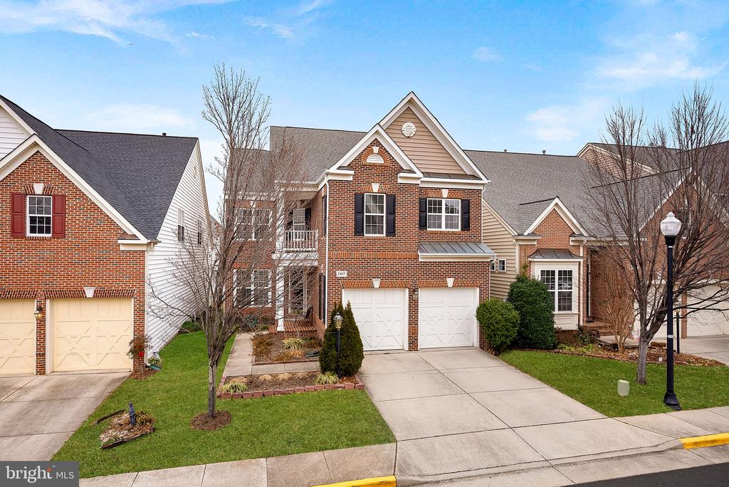 2467 CYPRESS GREEN LANE
