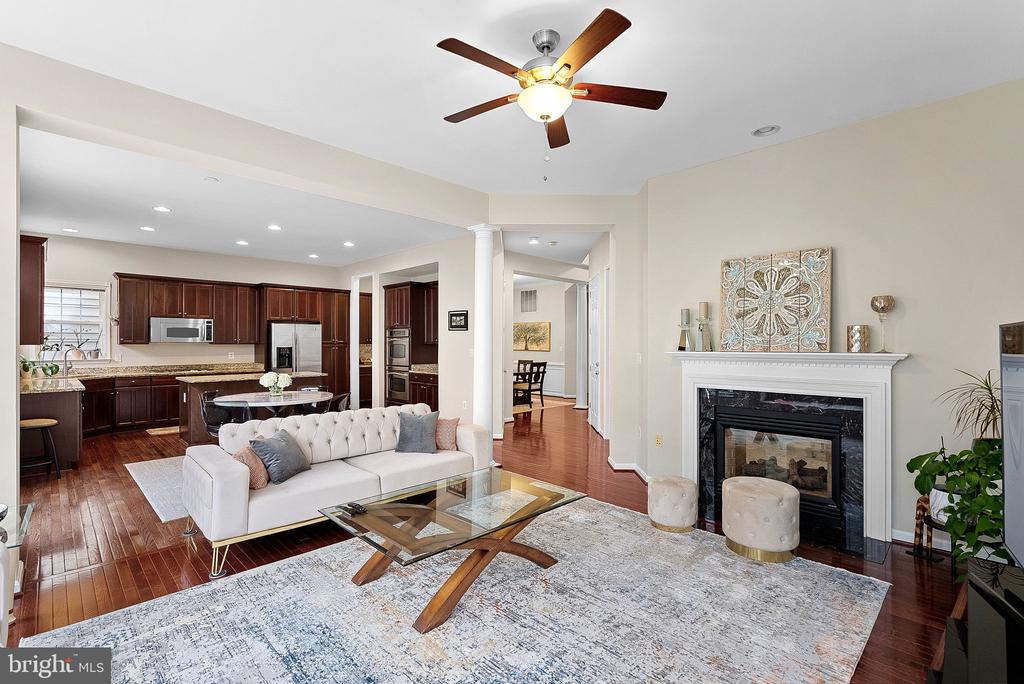 2467 CYPRESS GREEN LANE