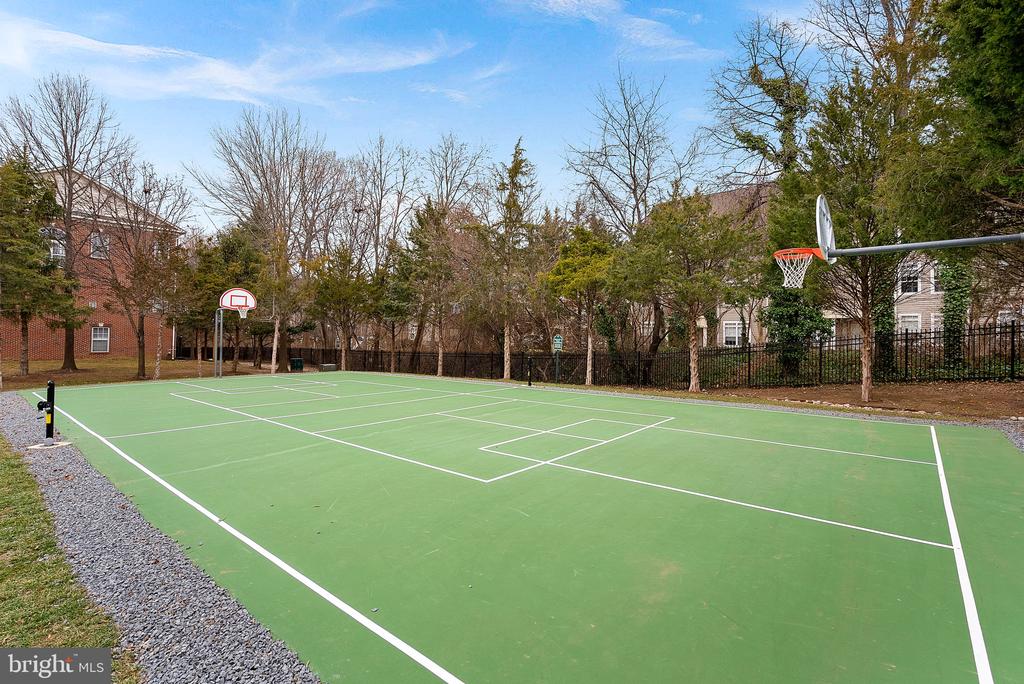 2467 CYPRESS GREEN LANE