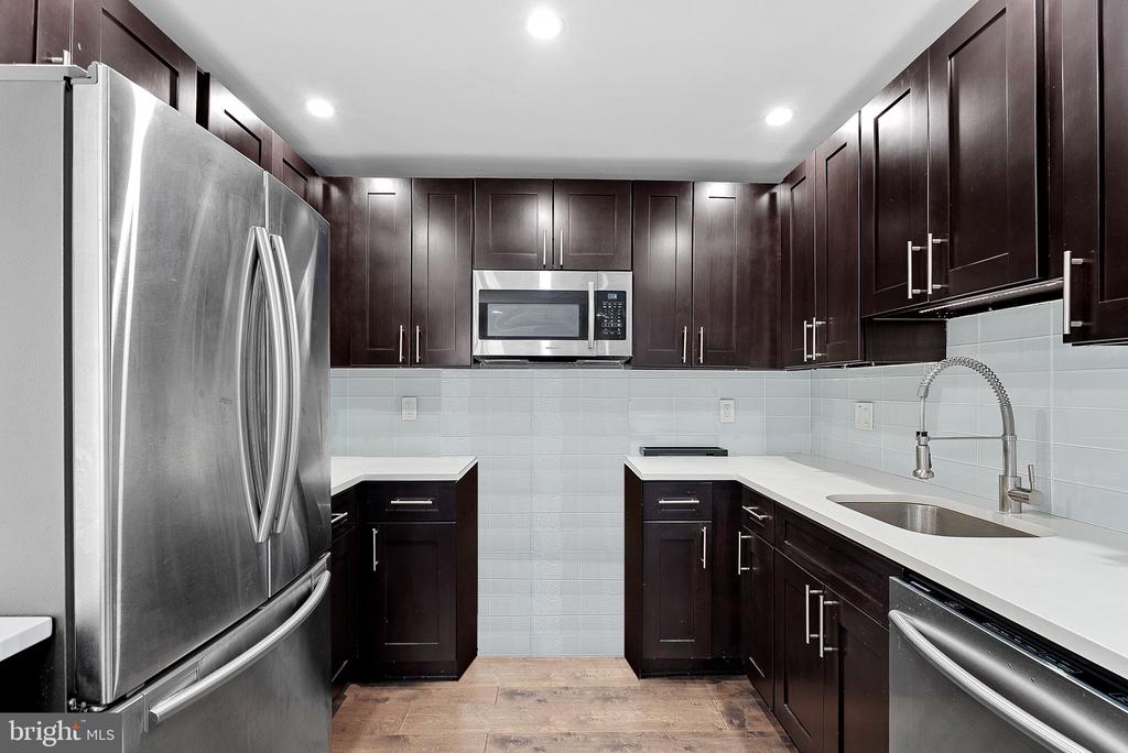 2467 CYPRESS GREEN LANE